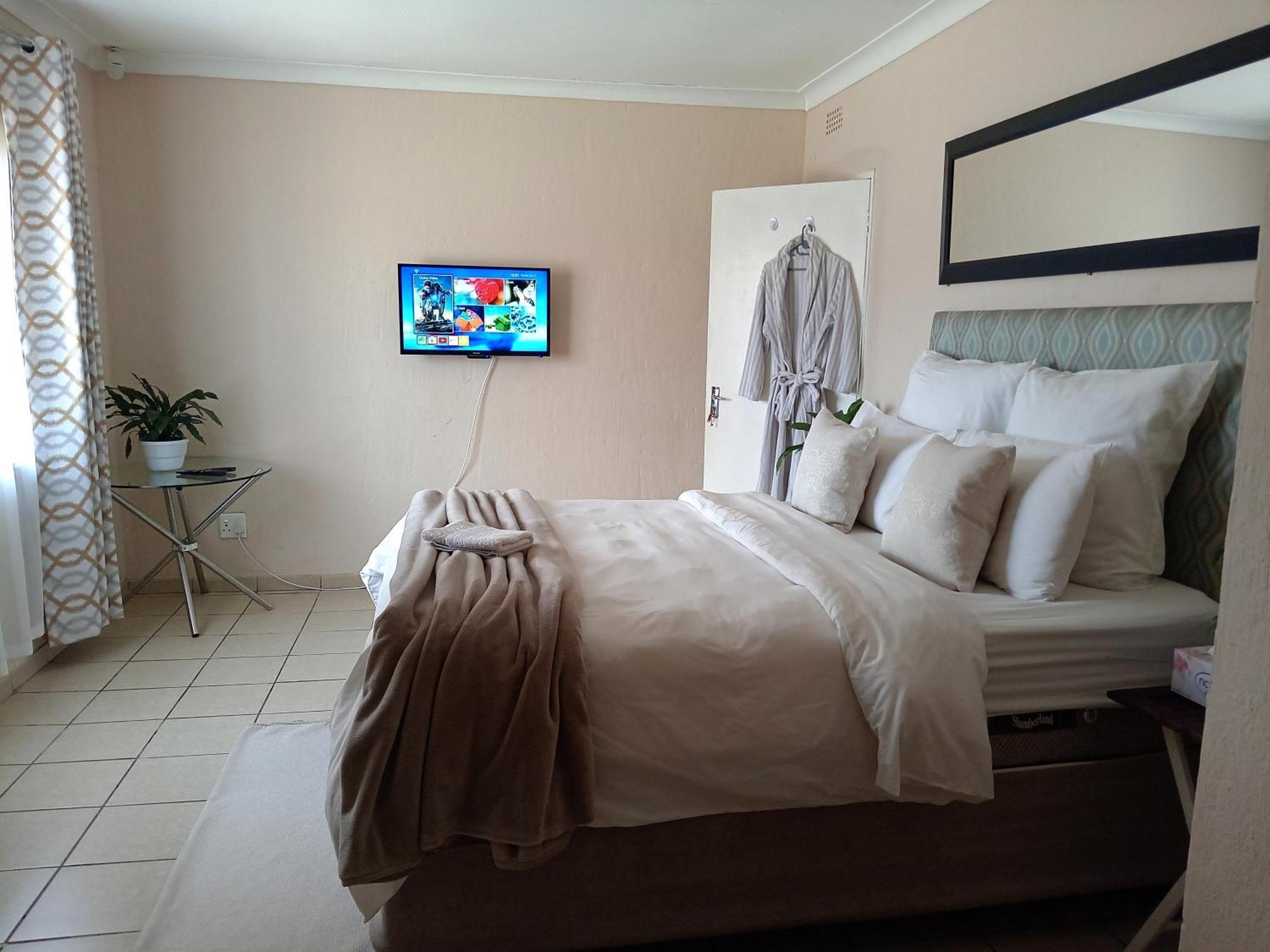 Olivia Pines Guesthouse كروغيرسدورب المظهر الخارجي الصورة