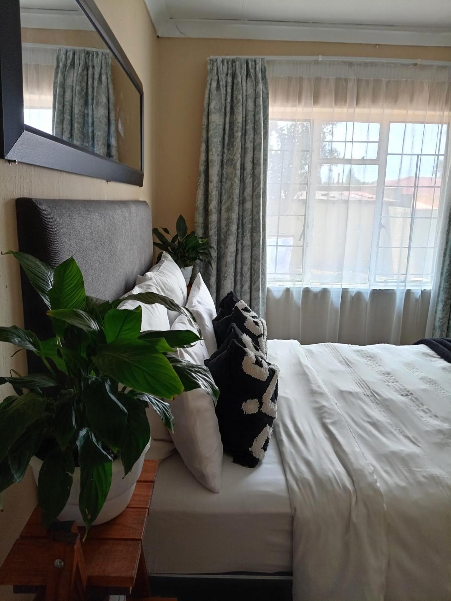 Olivia Pines Guesthouse كروغيرسدورب المظهر الخارجي الصورة